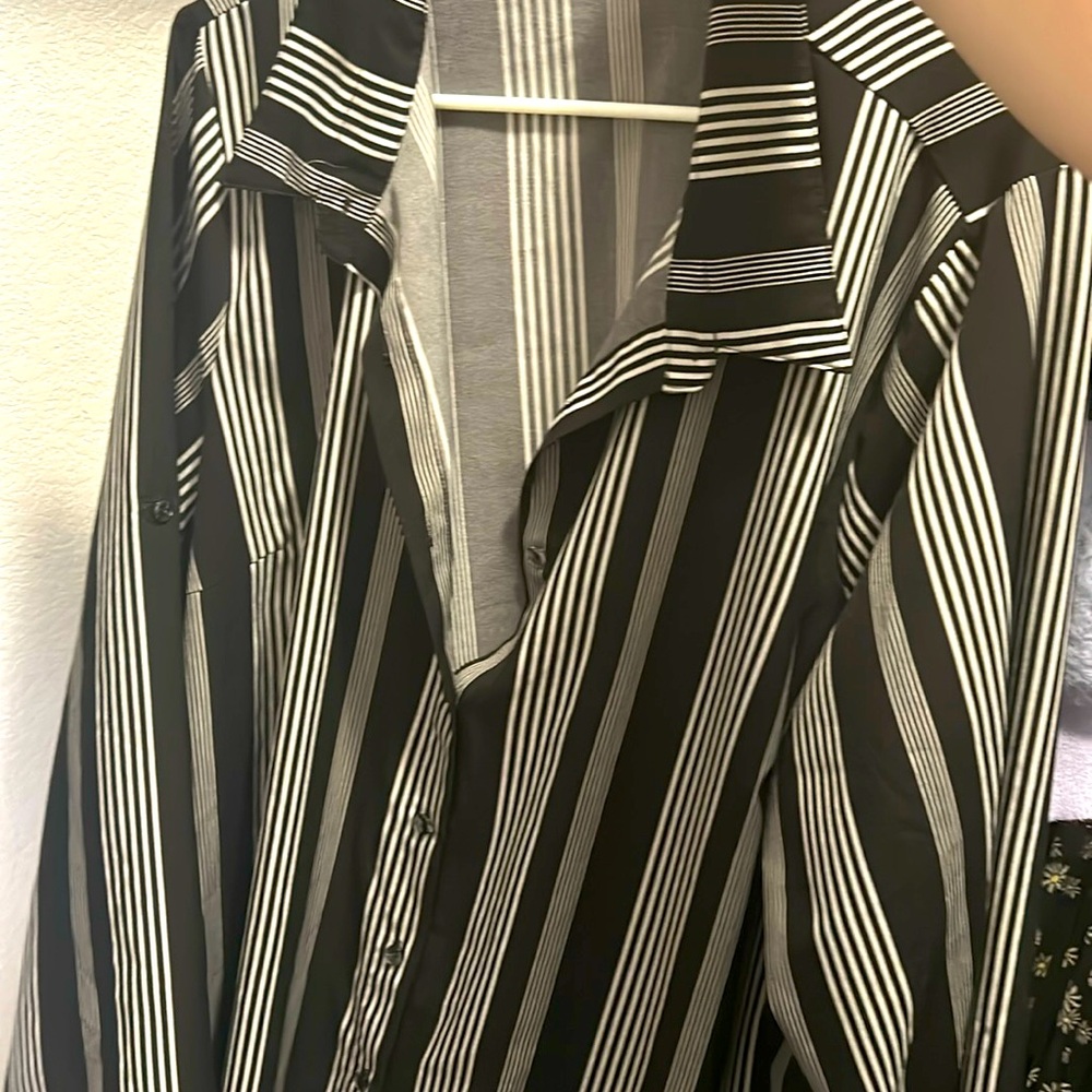 Black & White Striped Long Sleeve Shirt🖤🤍🖤